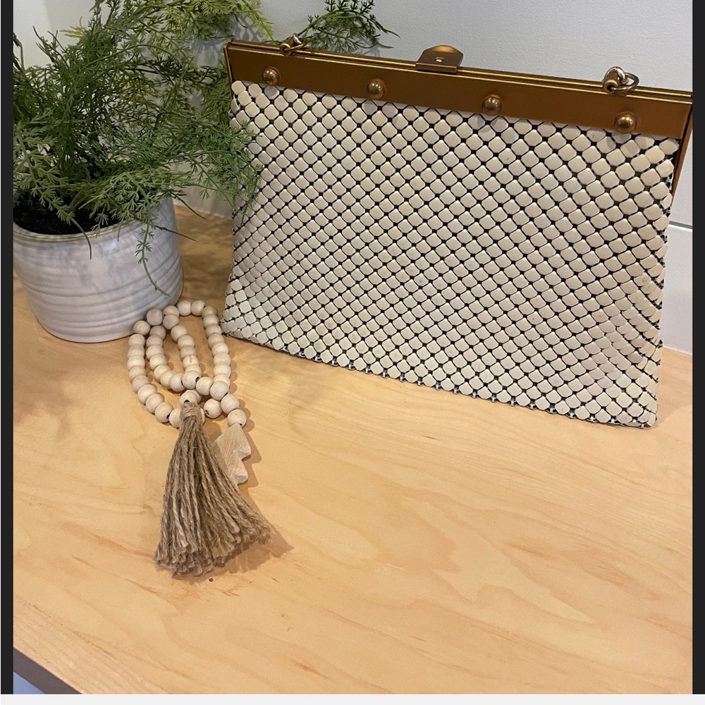 Rare find! Vintage large mesh whiting and Davis white purse - Picture 2 of 8